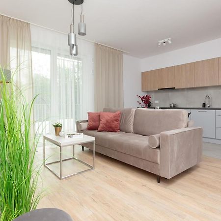 Stacja Wola Apartment Guminska By Noclegi Renters Varsovia Exterior foto