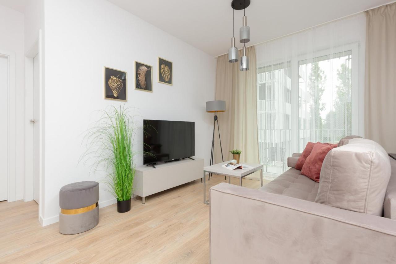 Stacja Wola Apartment Guminska By Noclegi Renters Varsovia Exterior foto