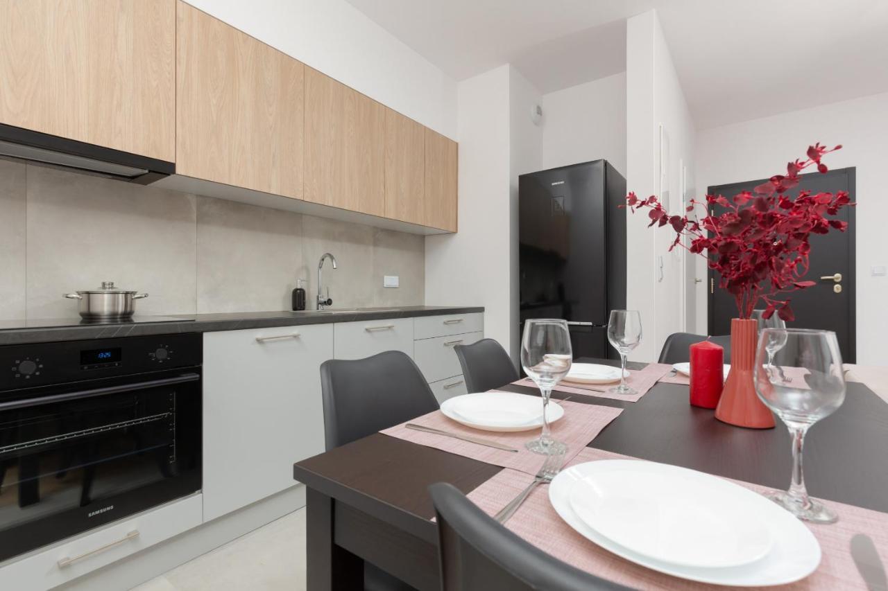 Stacja Wola Apartment Guminska By Noclegi Renters Varsovia Exterior foto
