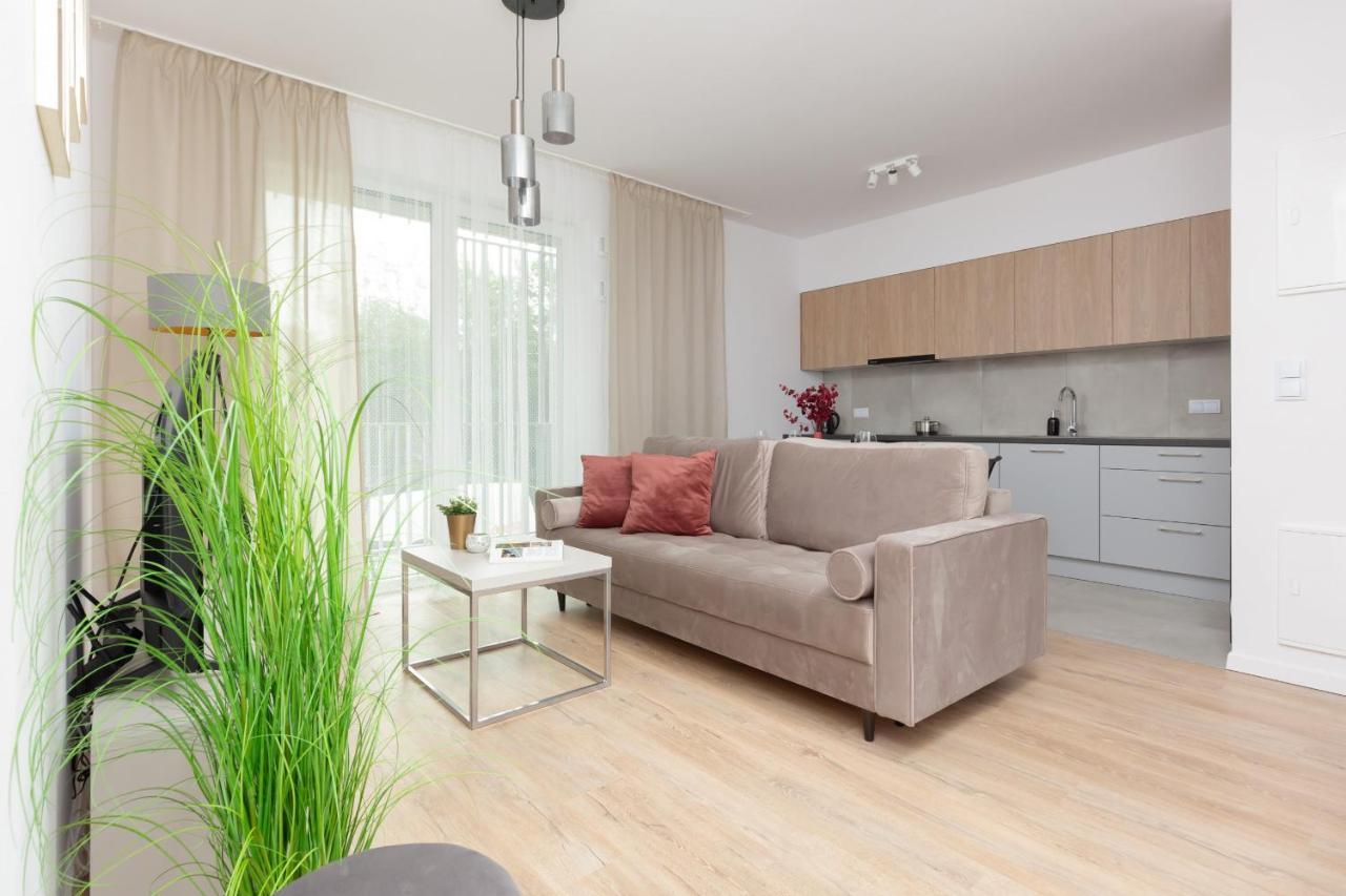 Stacja Wola Apartment Guminska By Noclegi Renters Varsovia Exterior foto