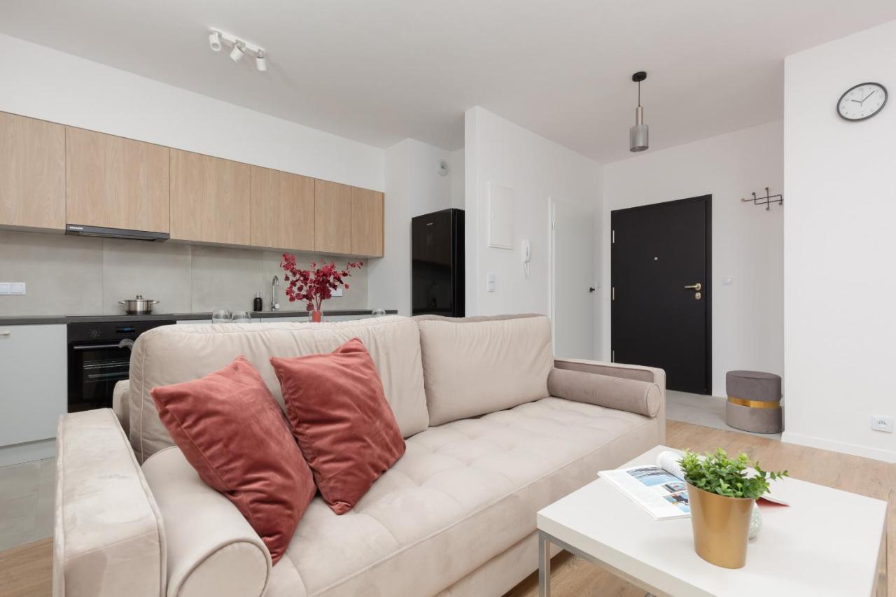 Stacja Wola Apartment Guminska By Noclegi Renters Varsovia Exterior foto