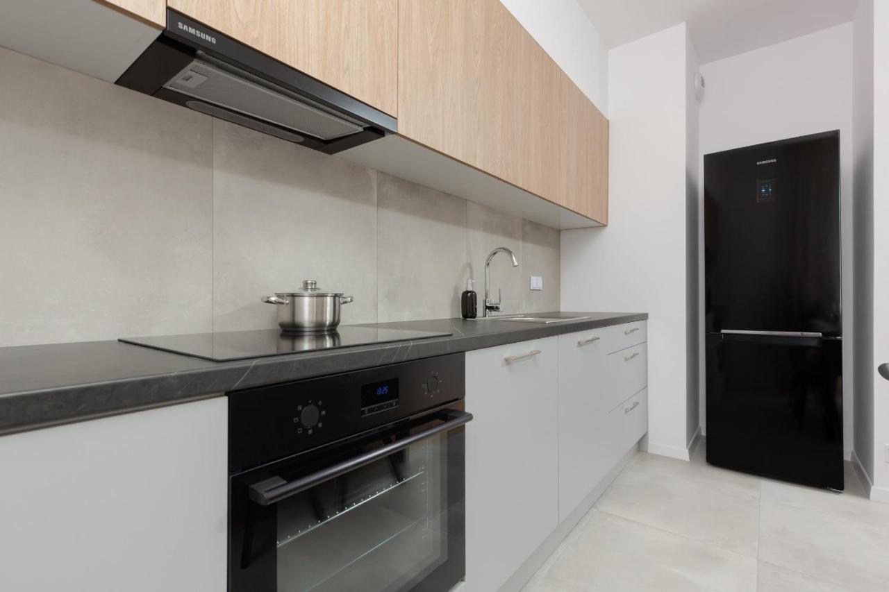 Stacja Wola Apartment Guminska By Noclegi Renters Varsovia Exterior foto