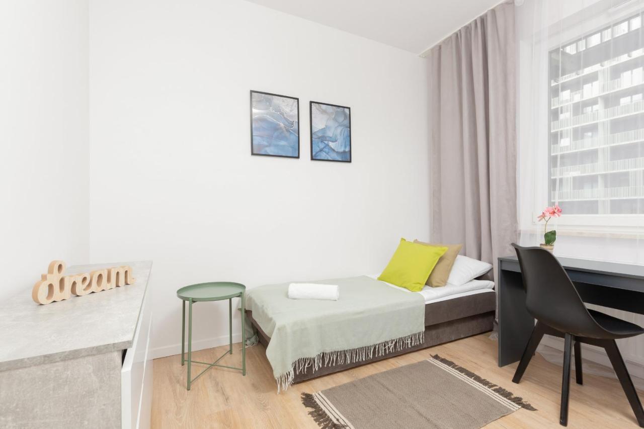 Stacja Wola Apartment Guminska By Noclegi Renters Varsovia Exterior foto